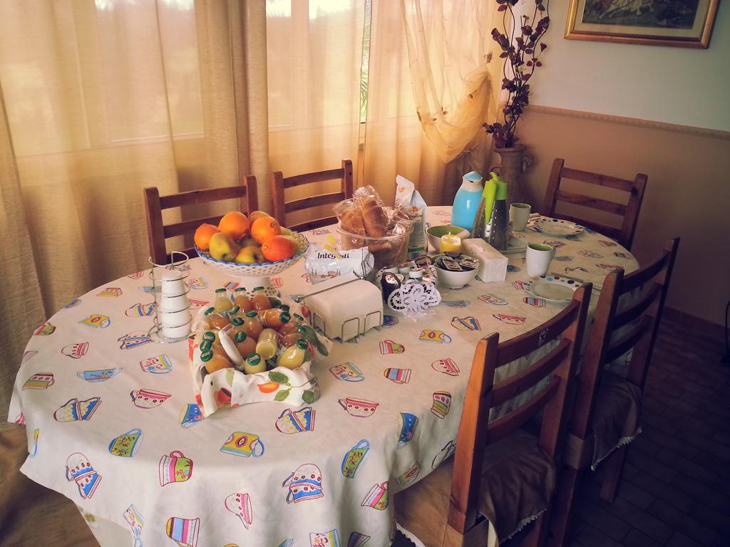 La Finestra Sul Cortile Bed & Breakfast Pomezia Ngoại thất bức ảnh