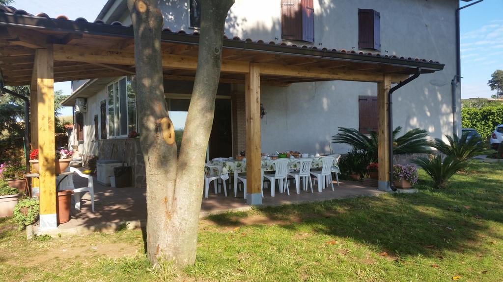 La Finestra Sul Cortile Bed & Breakfast Pomezia Ngoại thất bức ảnh
